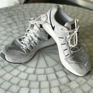 Women’s NIke Zoom Elite 8 Size 9
